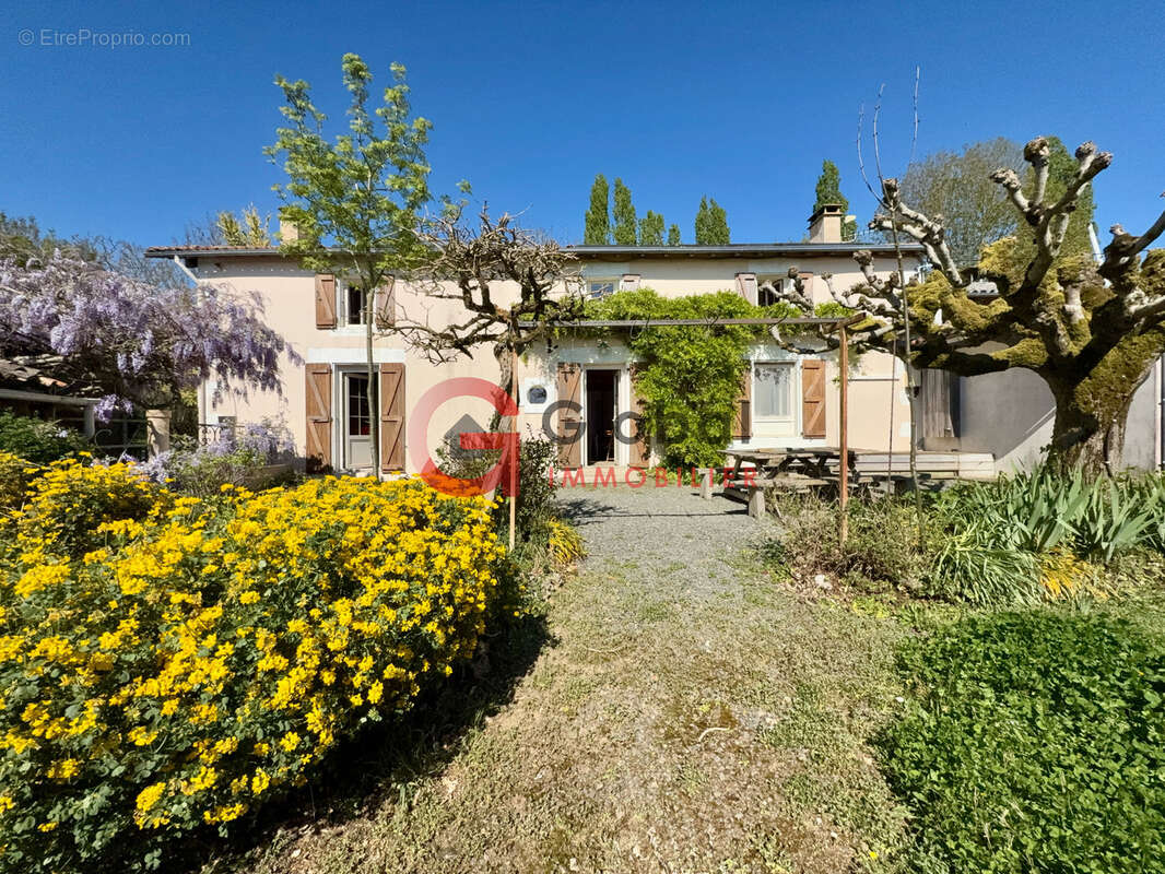 Maison à EXIREUIL