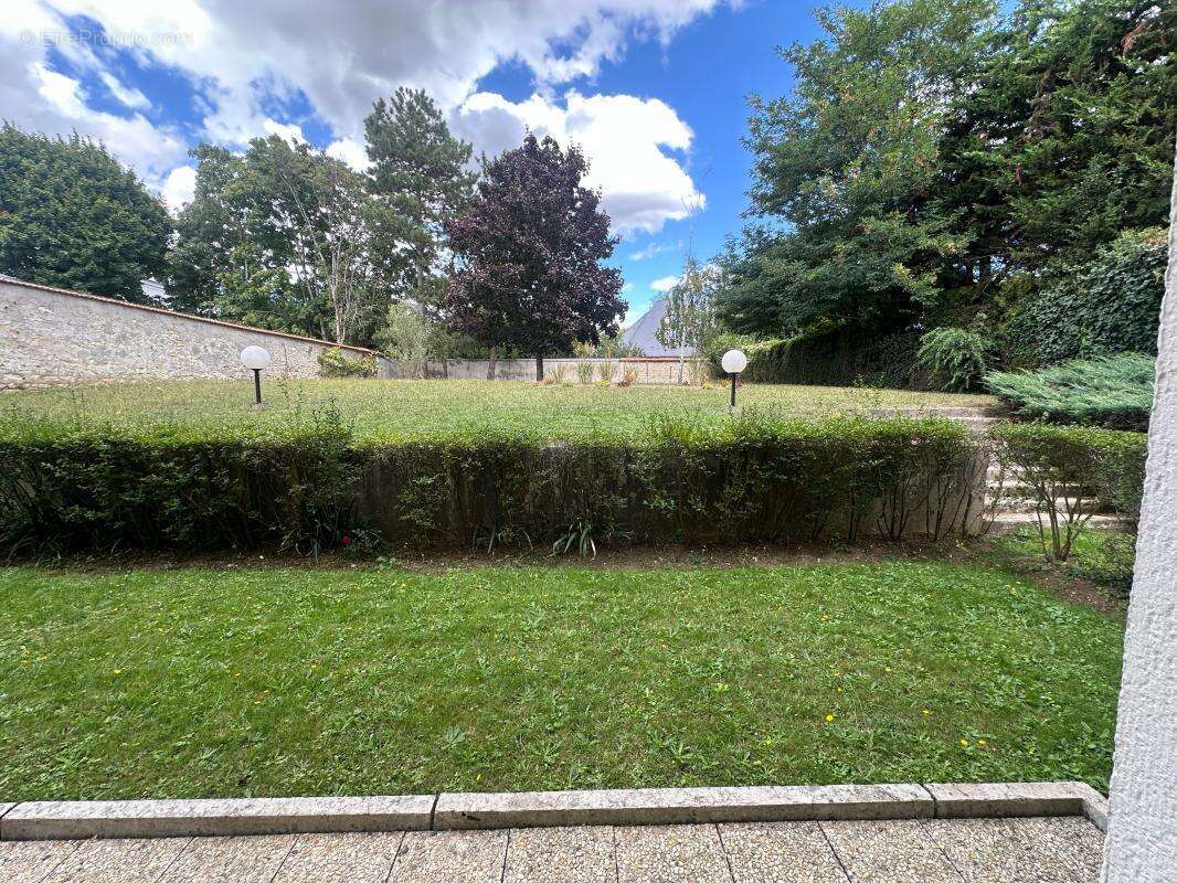 Autre à SAINT-MAUR-DES-FOSSES