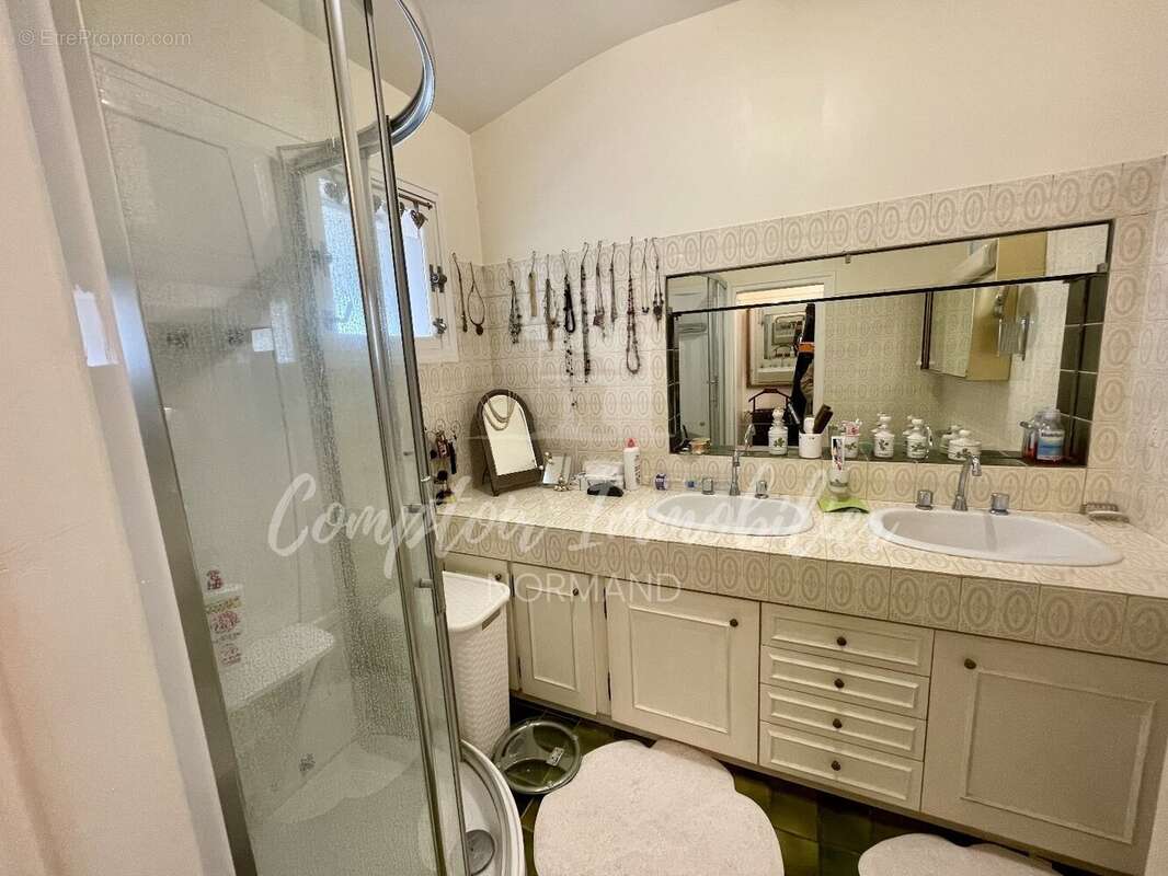 Maison à AVREMESNIL