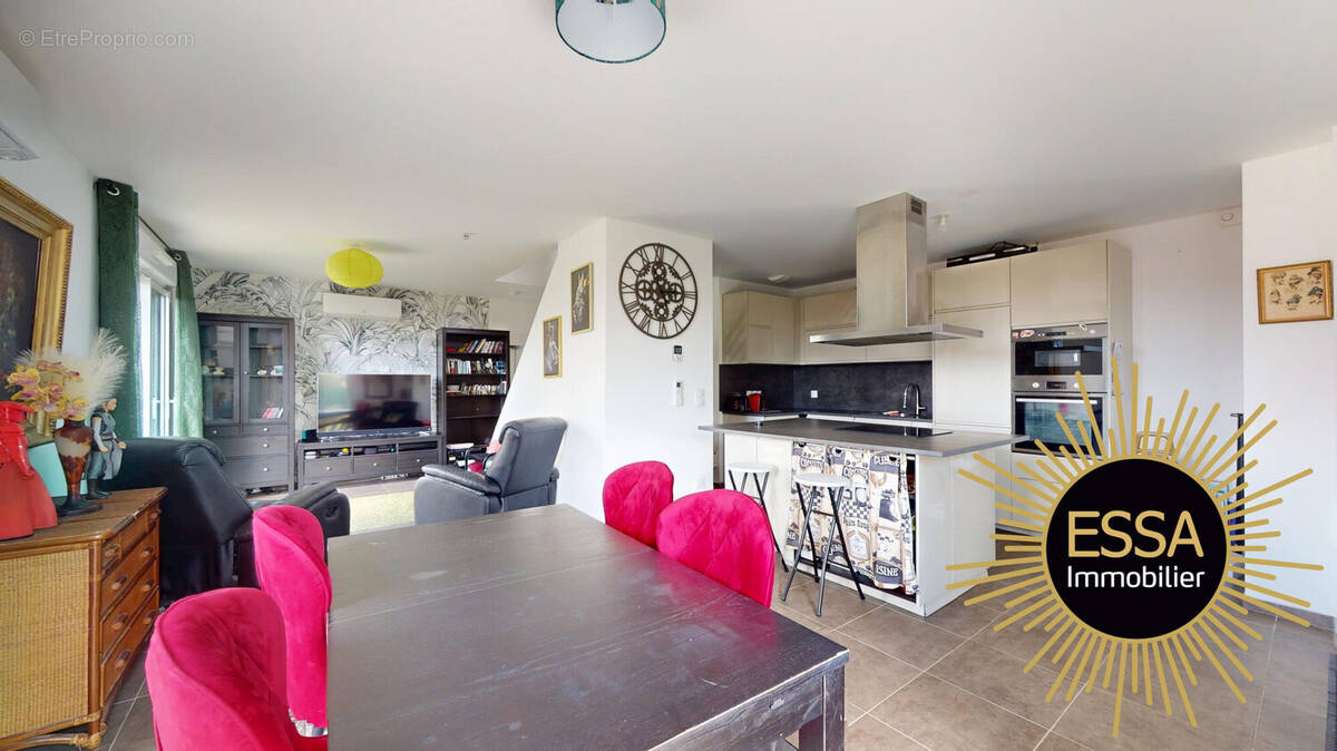 séjour - Maison à TOUSSUS-LE-NOBLE