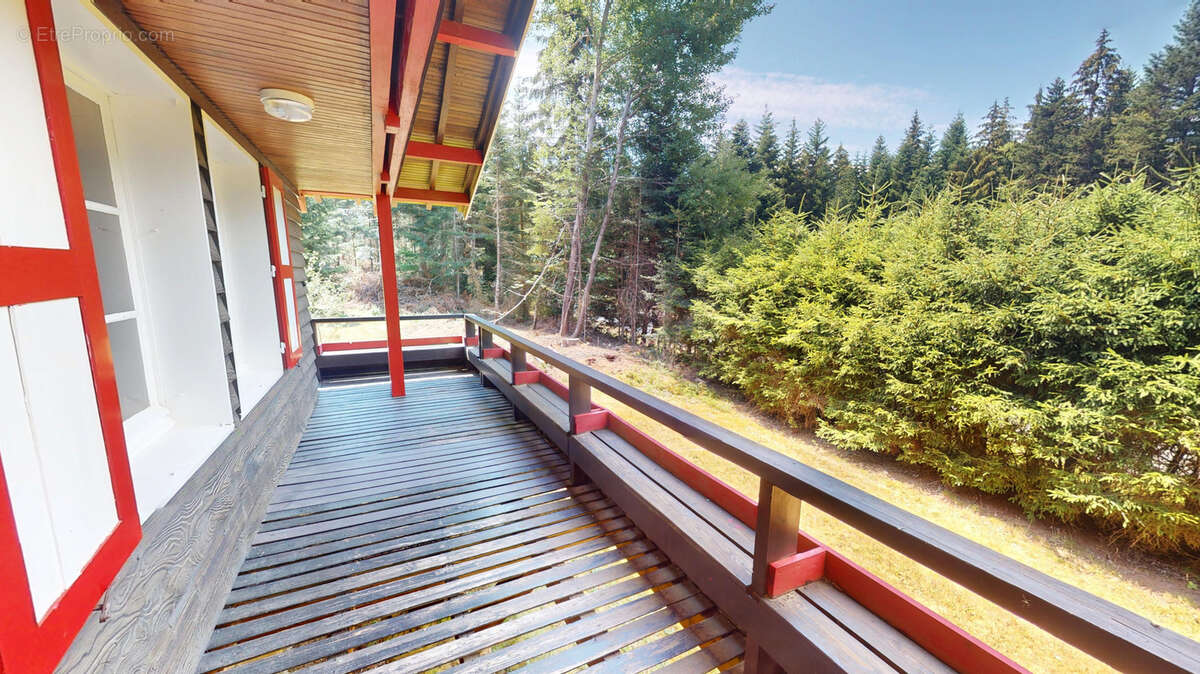 Chalet en bois sur sous sol et terrain attenant boisé - photo 7