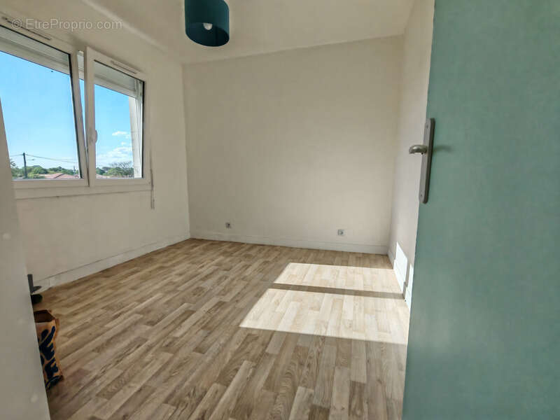 Maison à SAINT-MEDARD-DE-GUIZIERES