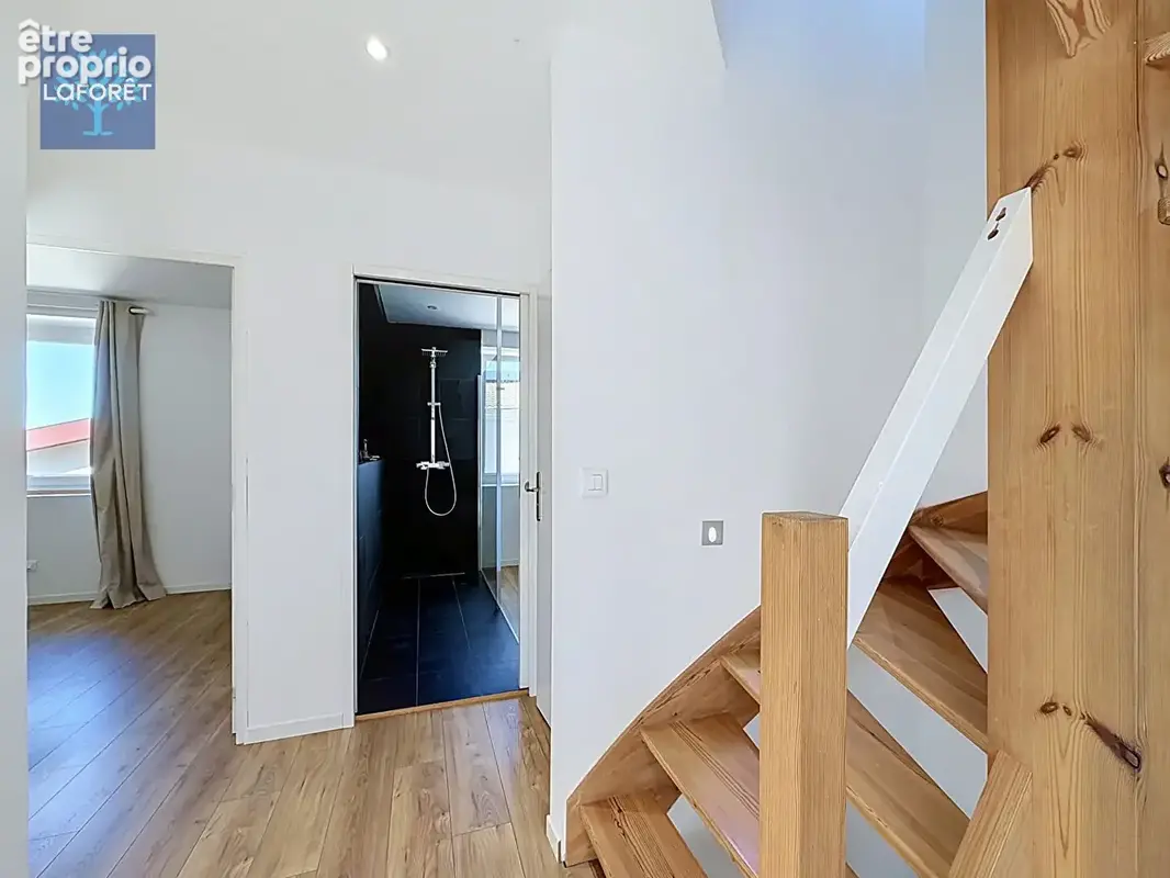 Maison de ville rénovée de 111 m2 - photo 7