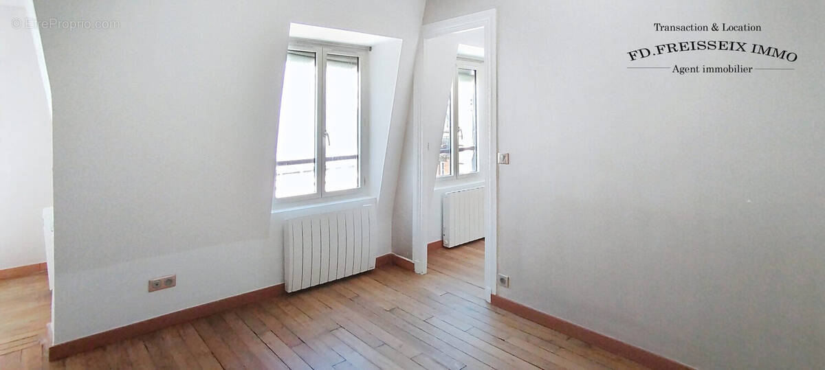 Séjour accès chambre - Appartement à PARIS-14E
