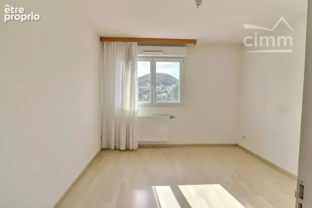Appartement T4 de 90 .53 + garage + cave + ascenceur à FORBACH - photo 4