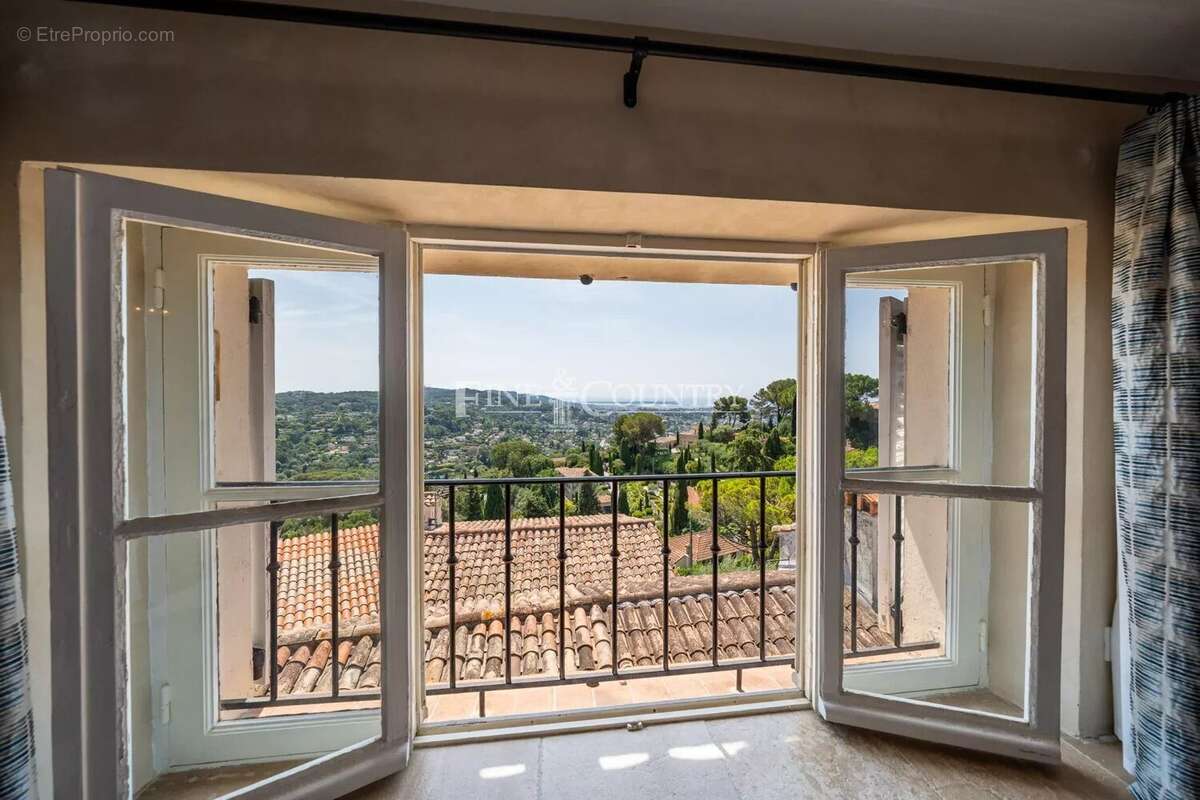 À vendre – Coeur de MOUGINS VILLAGE - Ensemble unique de deux maisons avec vue mer - photo 28