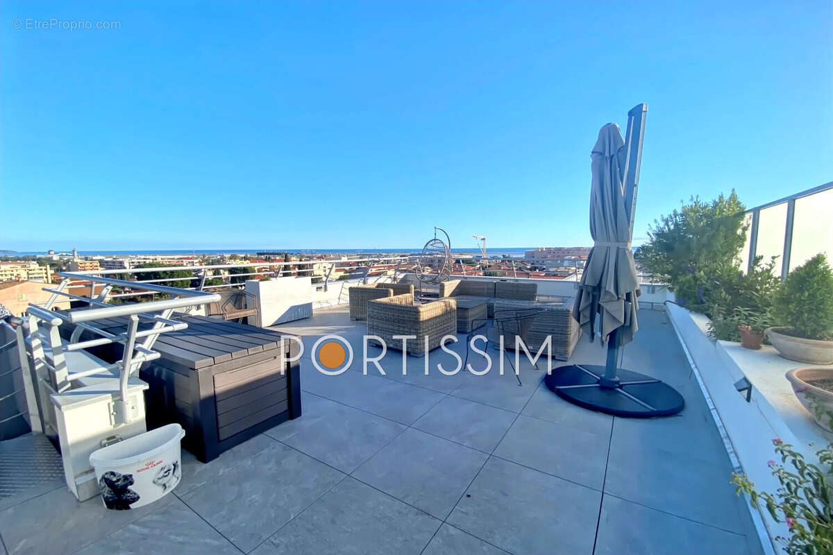 Appartement à SAINT-LAURENT-DU-VAR