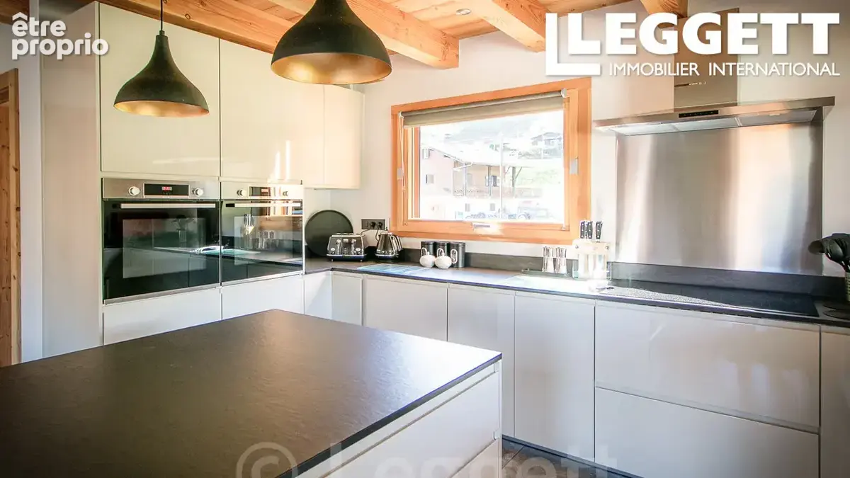 Grand chalet de luxe de cinq chambres avec salles de bains privatives, chalet indépendant et mazot, à Samoëns - photo 6