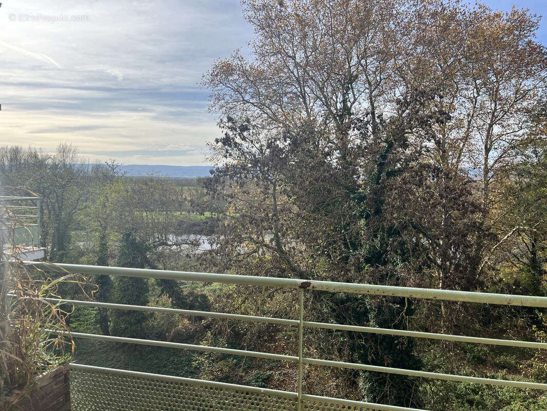 Appartement à MONTROND-LES-BAINS