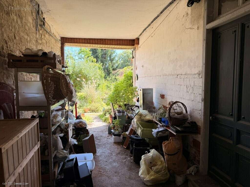 Maison à AIGRE