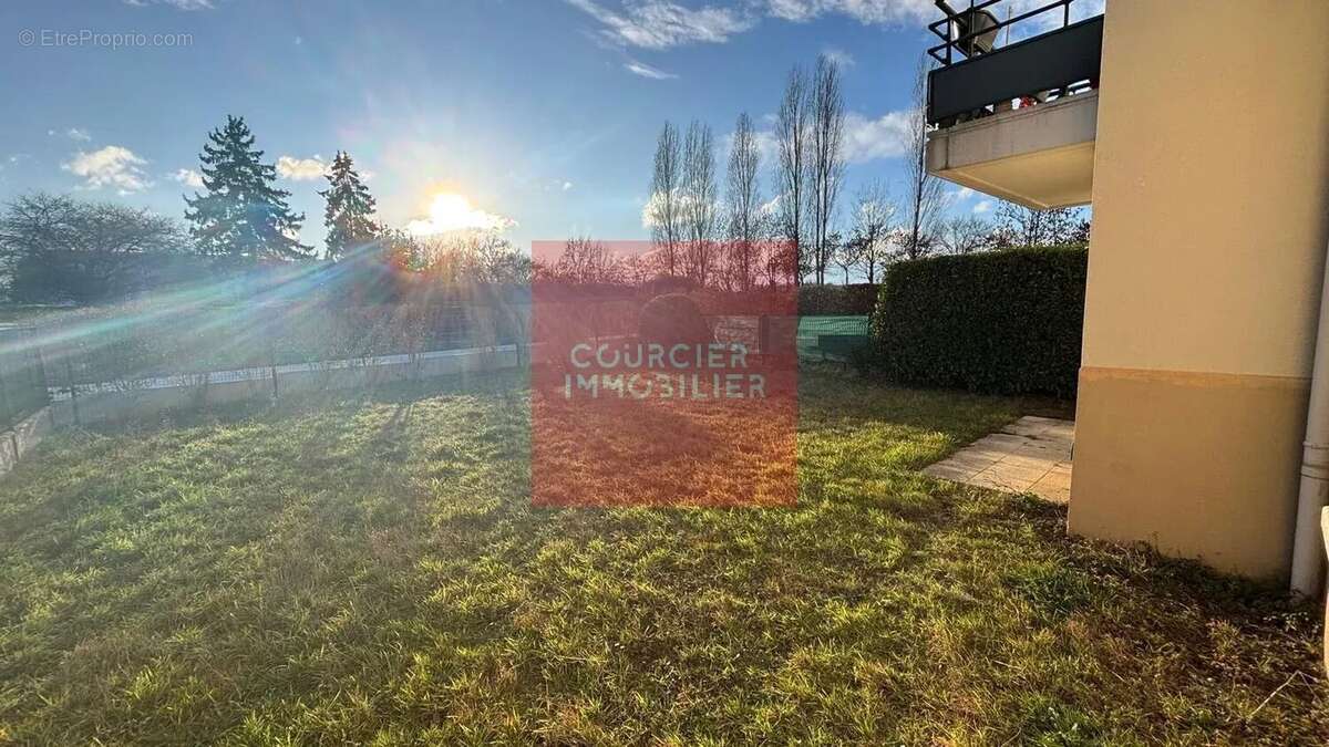 Appartement à LE MESNIL-SAINT-DENIS