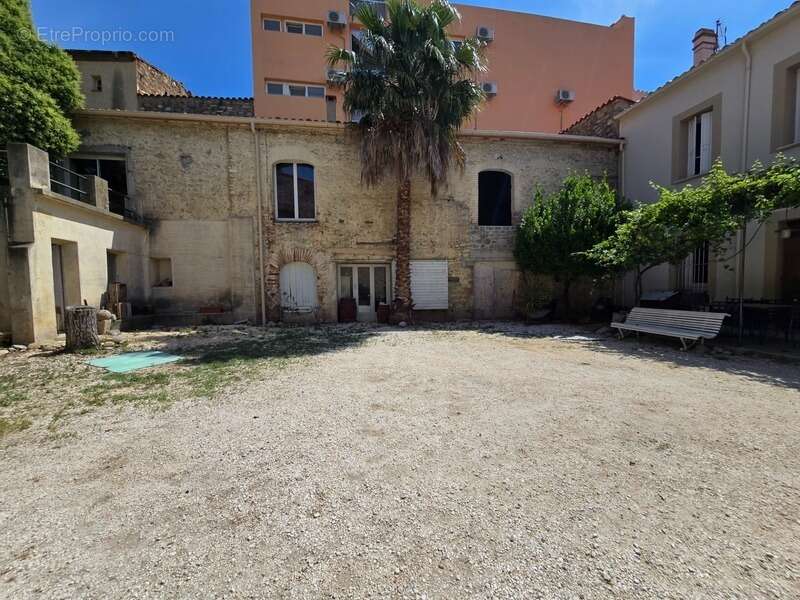 Maison de maître d'exception – ancien domaine viticole – plus de 1 000 m² de bâtis – cœur de ville - photo 3