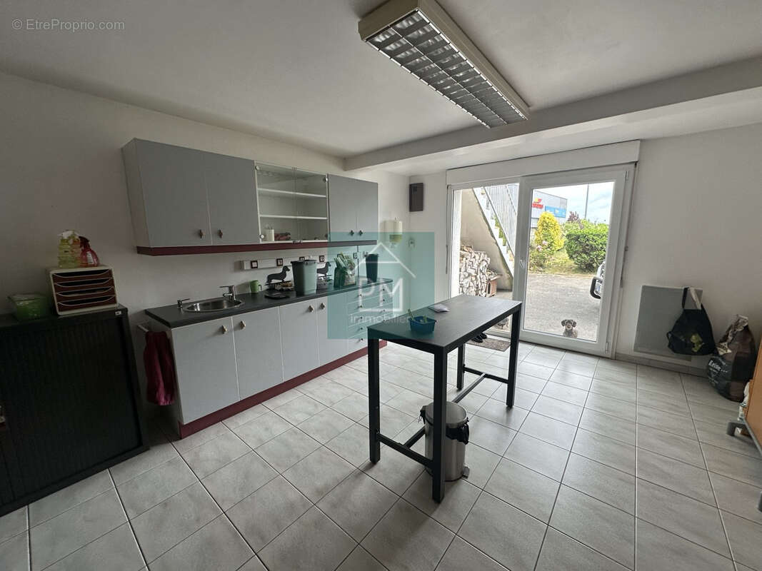 Pavillon d'habitation avec local professionnel indépendant   montdidier (80500) - photo 4