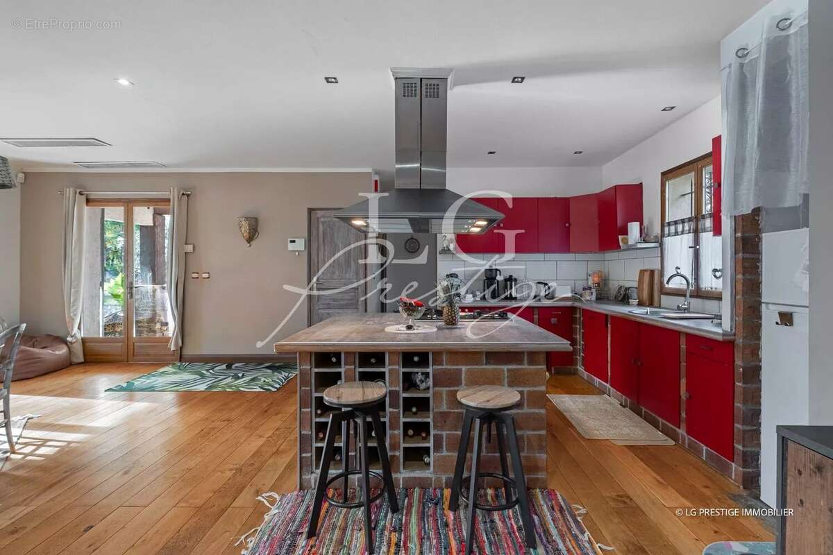 Maison à TOURRETTES