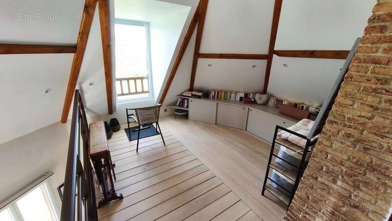 A 20 KMS de Fécamp. Ensemble immobilier comprenant 2 habitations (303 m²);1 piscine; triple garage; Terrain 5215 m² - photo 11