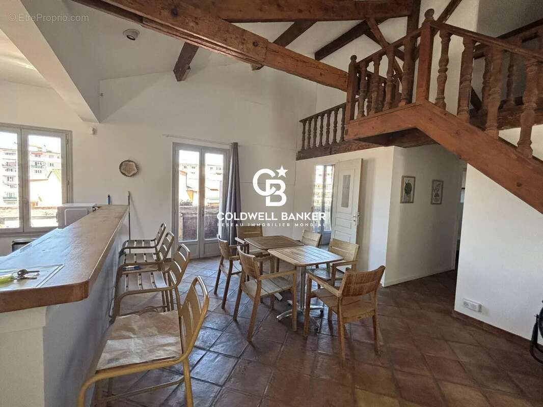 Unique à Cannes maison de ville  avec près de 300 m² de garages et stockage - photo 6