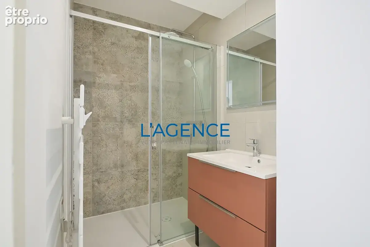 Appartement T4 neuf de 80 m2 avec terrasse et garage double au centre ville de Hyères - photo 7
