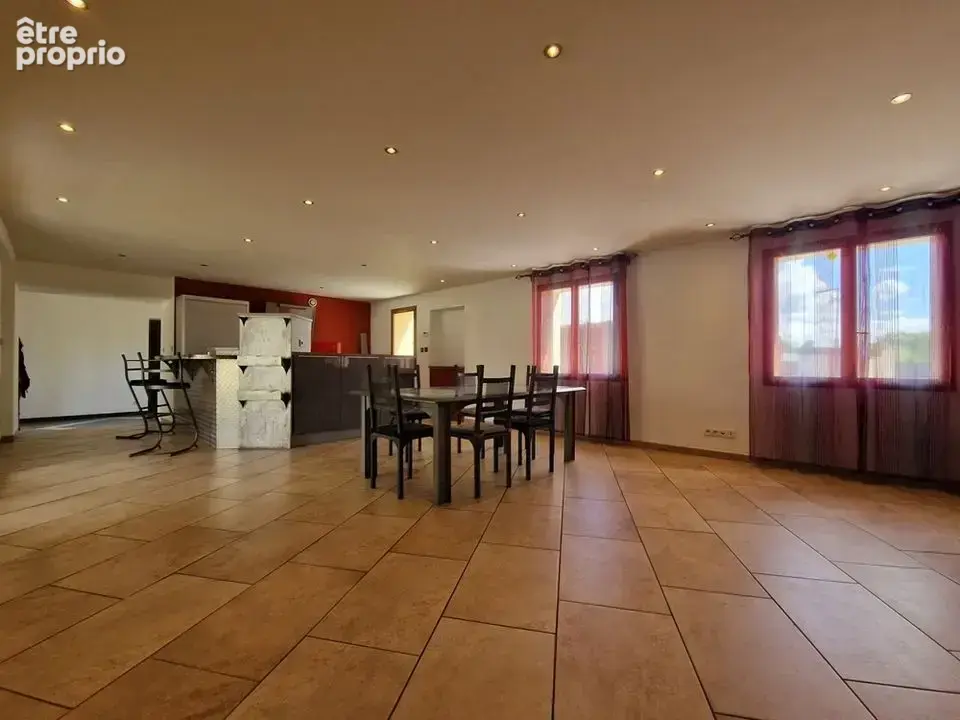 Maison 7 pièces 182 m² à vendre à Bellerive-Sur-Allier (03700) - photo 2