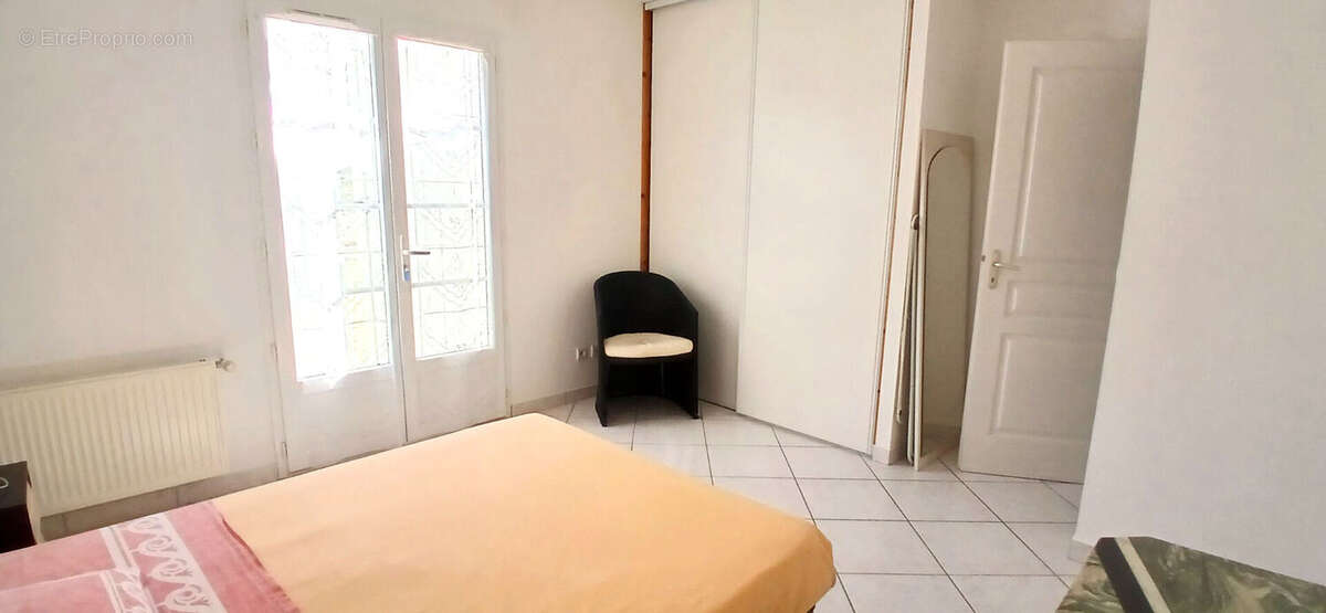 PLAIN PIED  122 m² et garage - Saint Sulpice De Royan 5 pièce(s) sur  679m² - photo 13