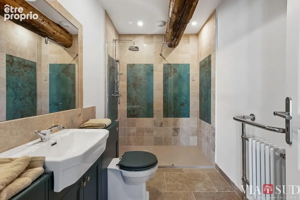 Une maison idéale pour profiter d'un environnement paisible tout en bénéficiant de beaux volumes et d'un extérieur propice à la  - photo 9