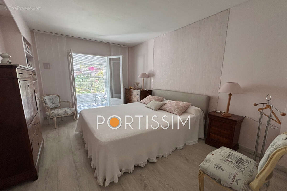 Appartement à SAINT-LAURENT-DU-VAR