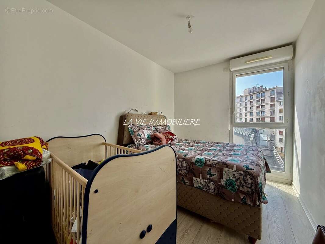 Appartement à LES PAVILLONS-SOUS-BOIS