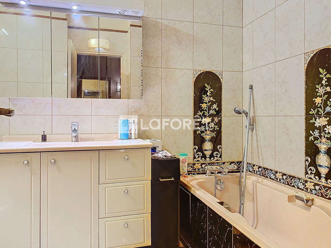 Appartement à L&#039;HAY-LES-ROSES