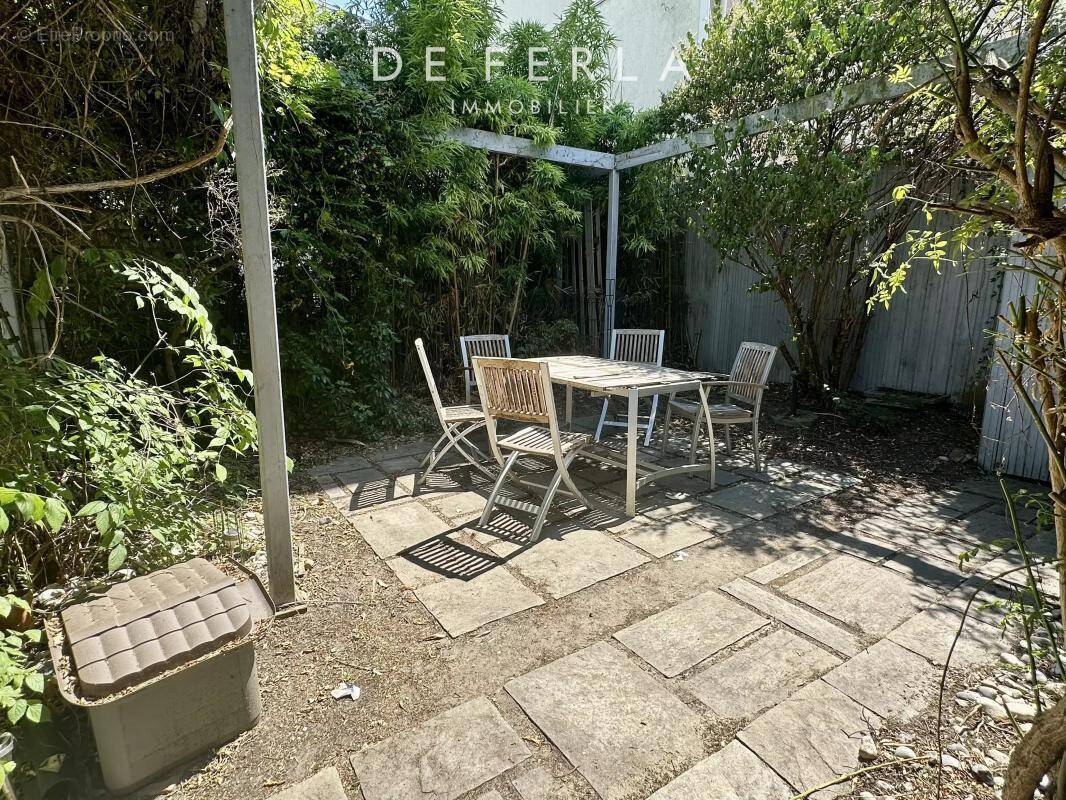 Appartement à PARIS-14E