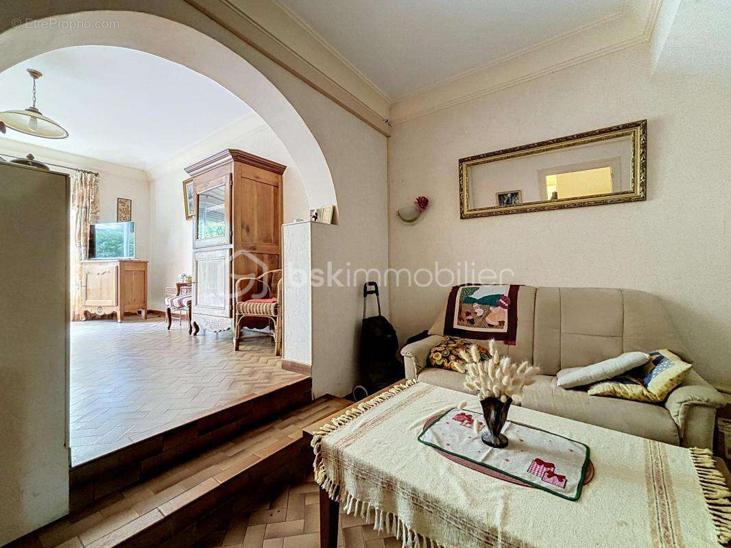 Maison de ville avec garage attenant et jardin - photo 3