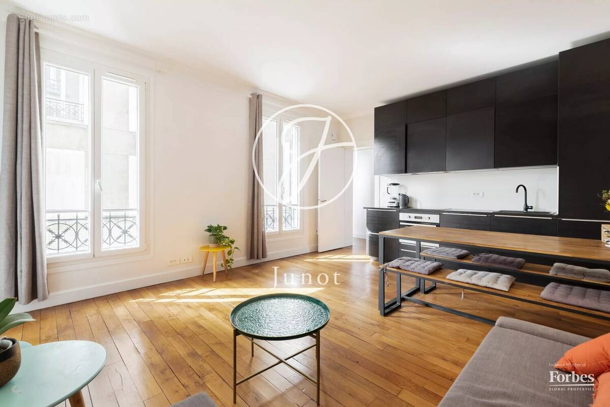 Appartement à PARIS-18E