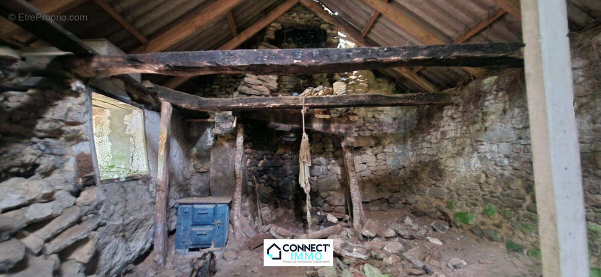 Maison à LE CLOITRE-SAINT-THEGONNEC