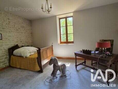 Maison 276 m² à Celles-Sur-Belle  - photo 9