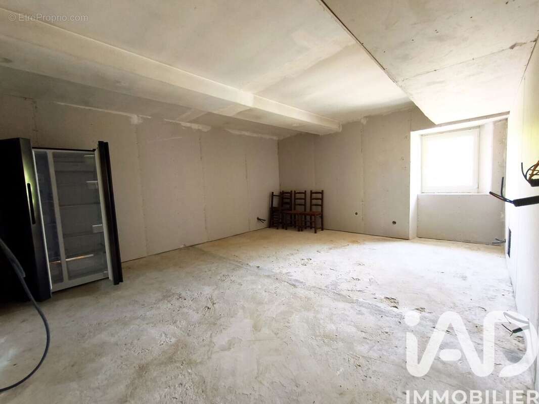 Maison 74 m² à Le Mesnil-Angot  - photo 5
