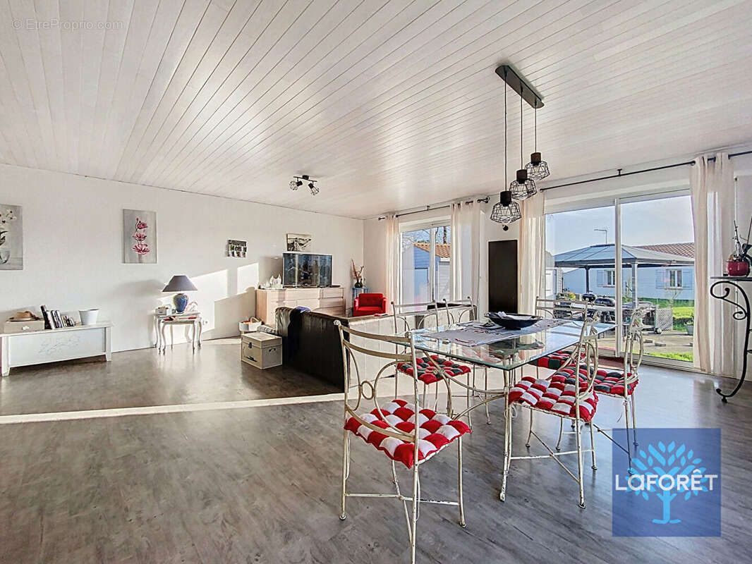 Maison à SAINT-CHRISTOPHE-DU-LIGNERON