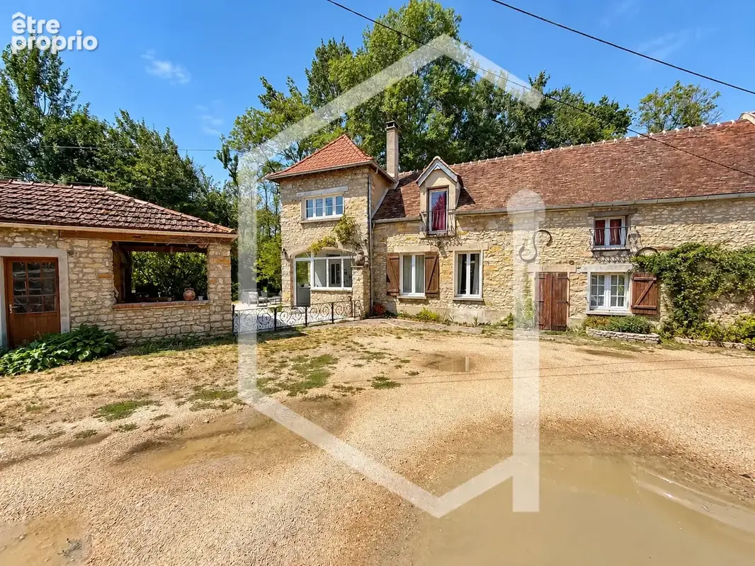 Authentique maison en pierre entièrement rénovée avec jardin de 1 800 m2 - photo 15
