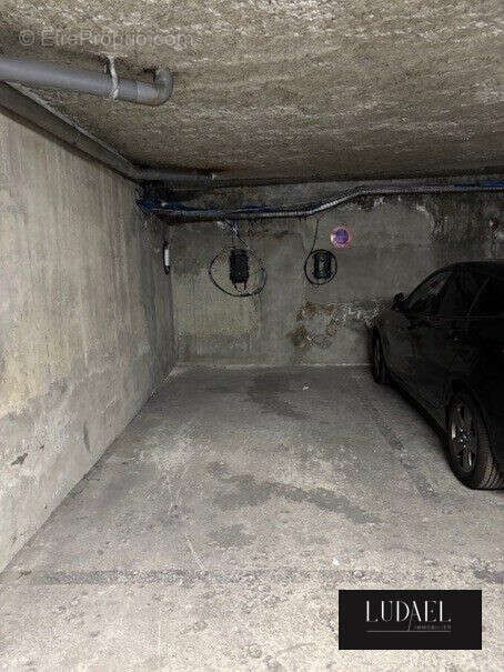 Parking à PARIS-10E