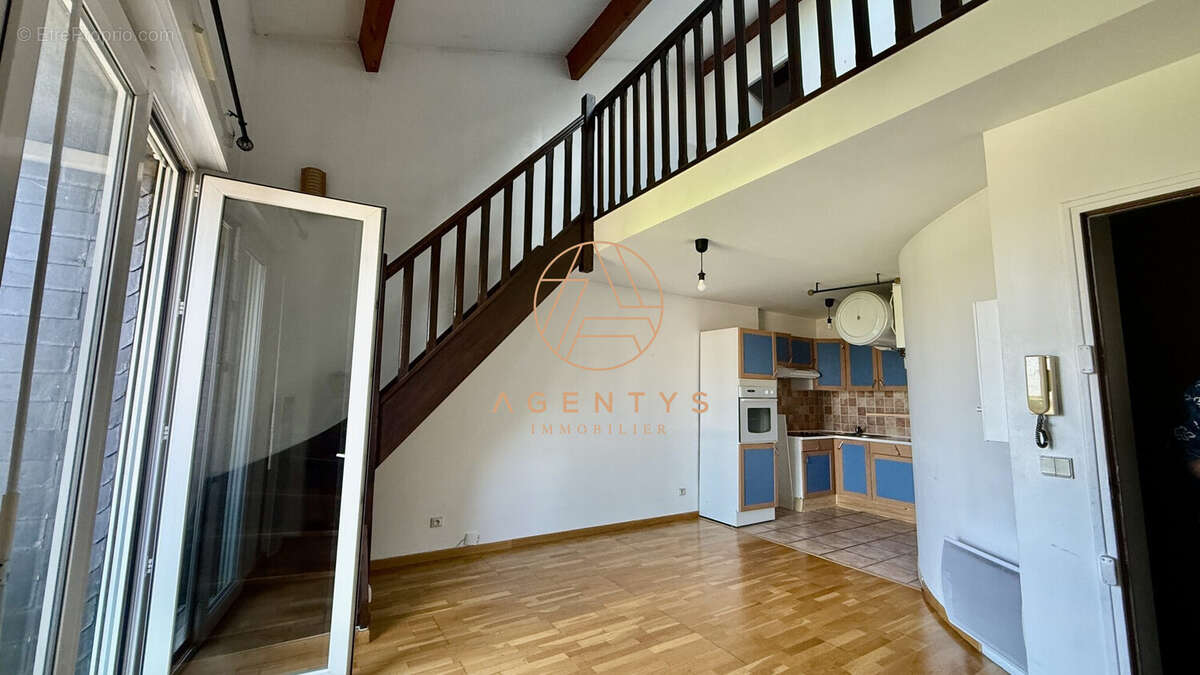 Appartement à PONTAULT-COMBAULT