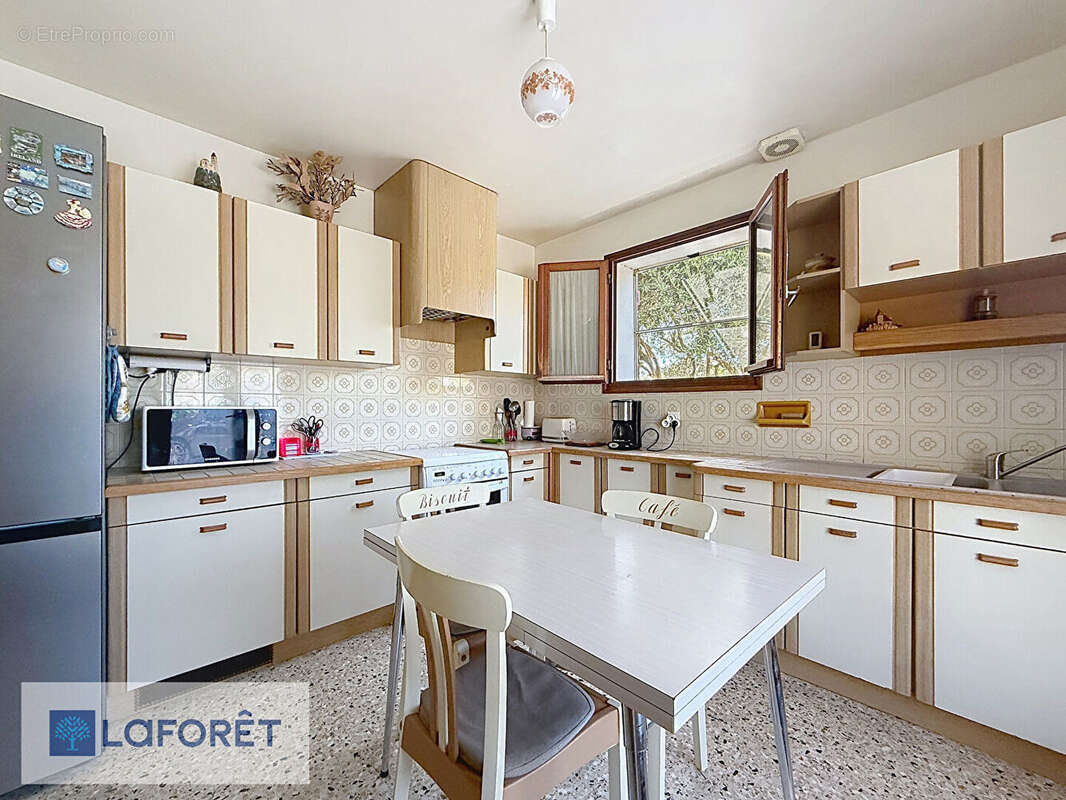 Six-Fours-les-Plages -Bucarin -Maison T4 -Plain-pied - photo 3