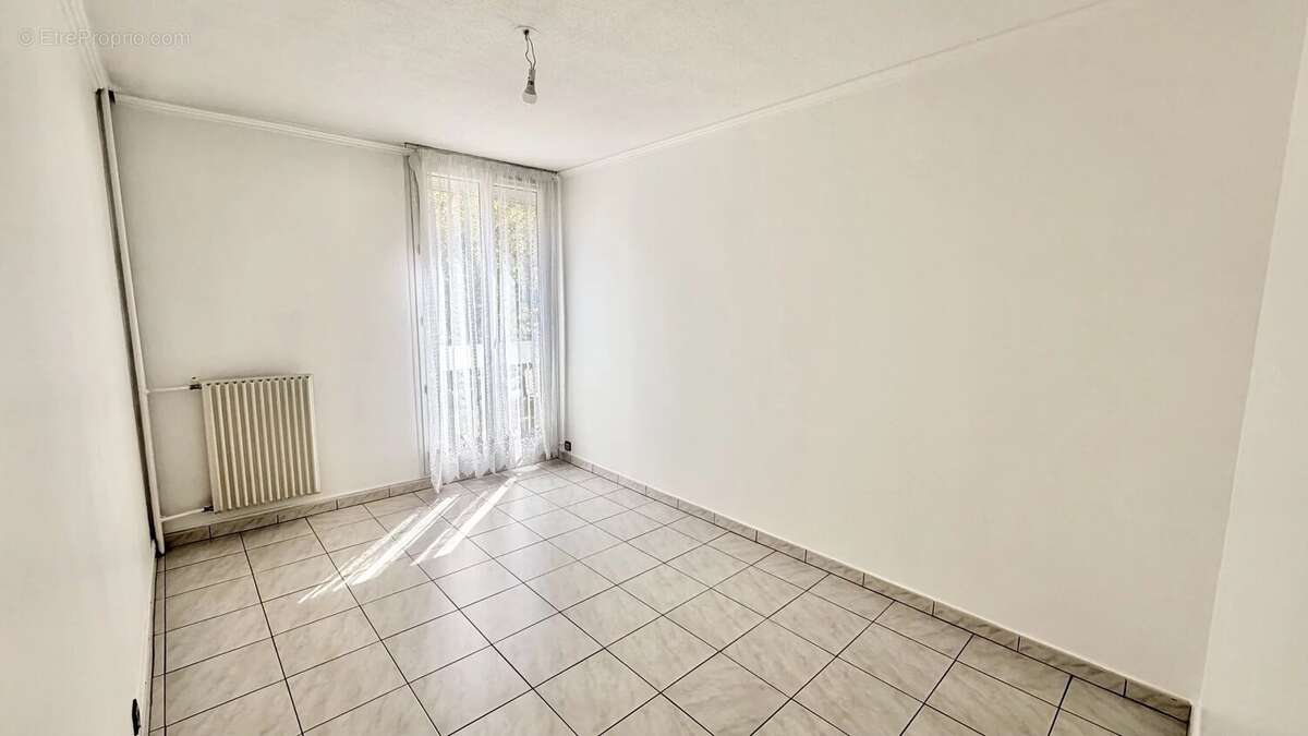 Appartement 80 m² à Vitrolles  - photo 3