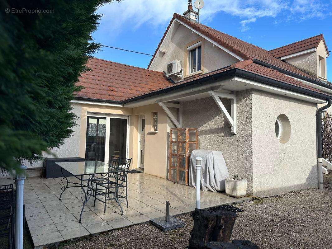 Maison à CHENOVE