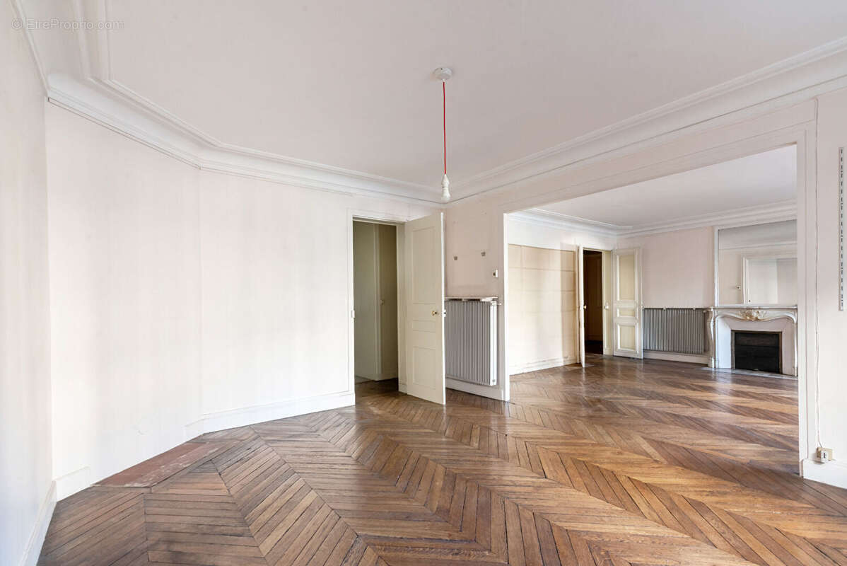 Appartement à PARIS-8E