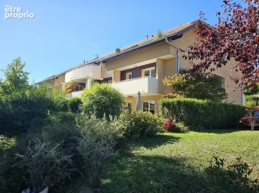 Appartement à PRINGY