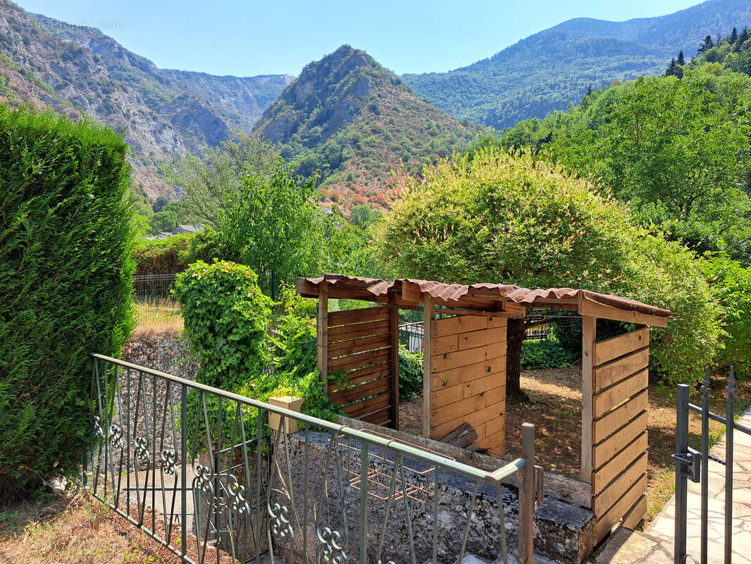 Grande maison familiale avec gîte indépendant, terrasses et jardin à Sainte-Colombe-sur-Guette - photo 32