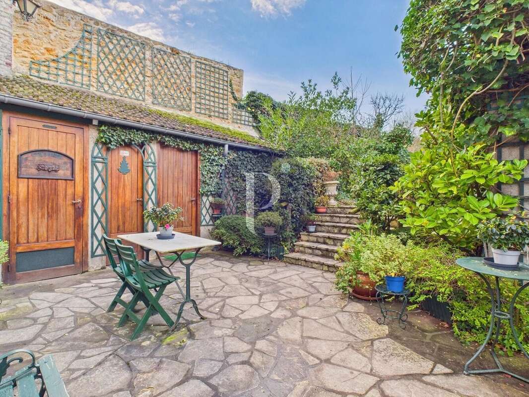 Maison à VERRIERES-LE-BUISSON