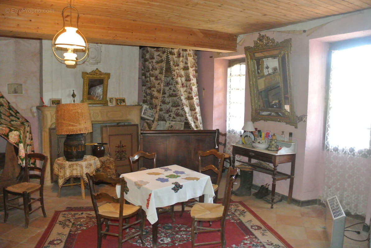 Maison à MAUVEZIN-SUR-GUPIE