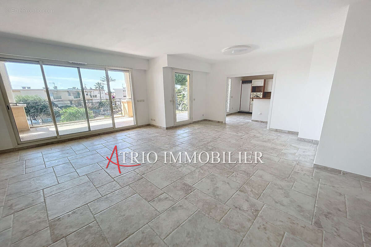 Appartement à SAINT-LAURENT-DU-VAR