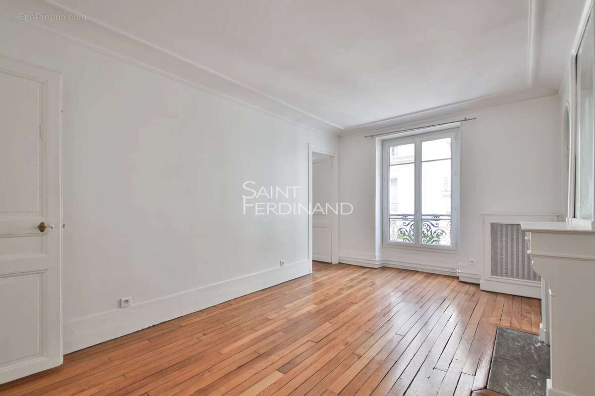 Appartement à PARIS-17E