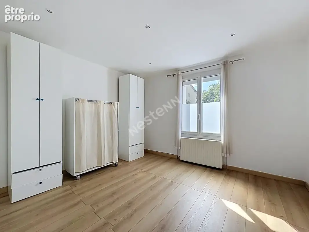 Maison familiale à Vendre à Rezé - 5 Pièces, 111 m², Terrain 279 m² - photo 7