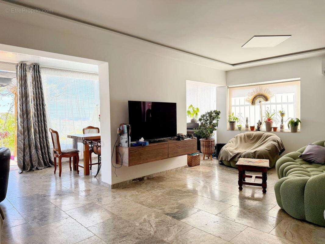 Appartement à VALLAURIS