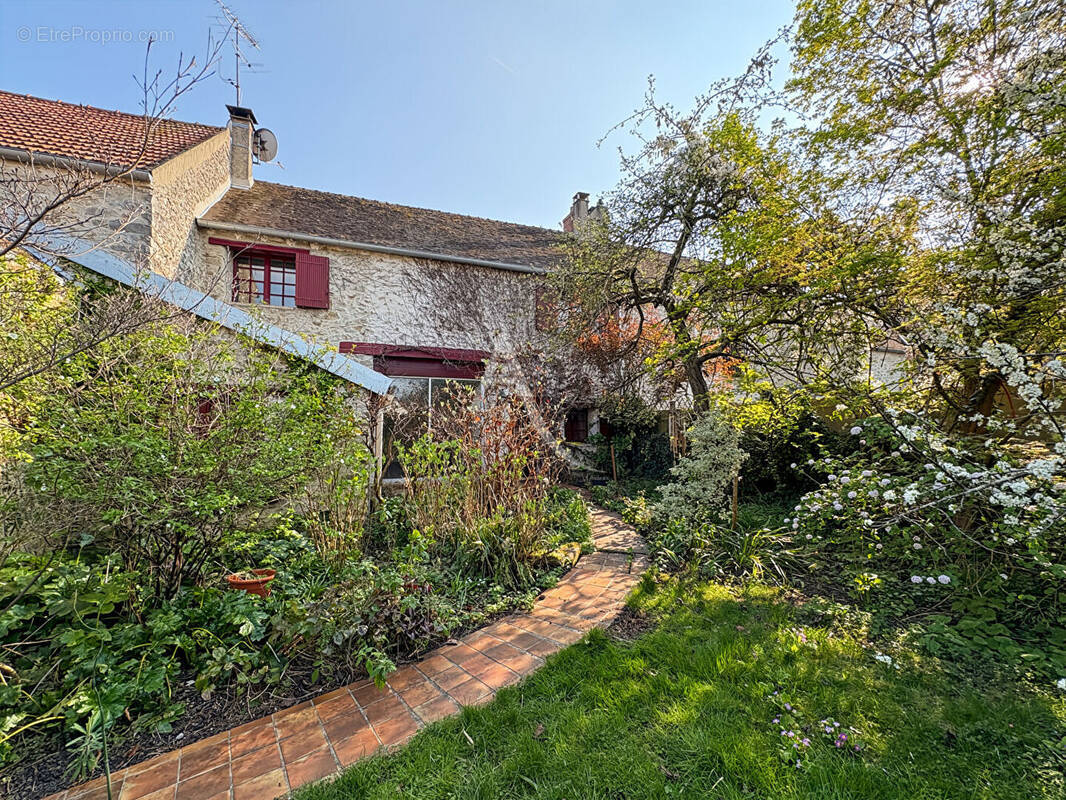 Maison à JANVILLE-SUR-JUINE